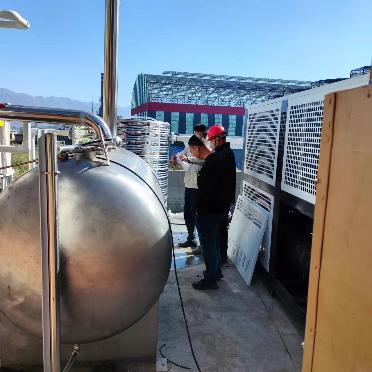 甘肅某環保科技公司向寬寶環保公司定制超大容量溶劑回收機